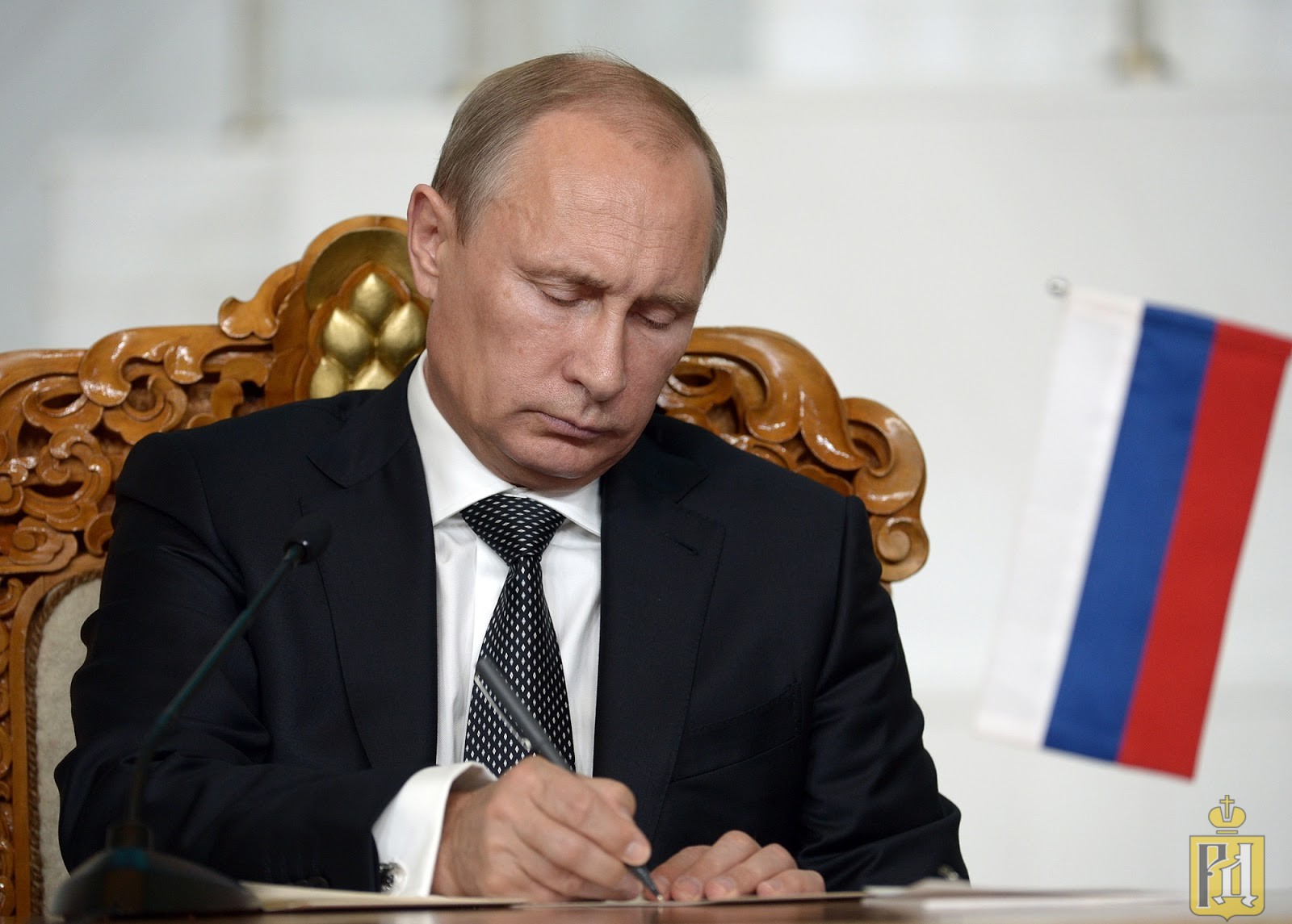 Путин подписал указ о выплатах для всех пенсионеров