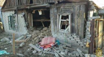 Разрушенный, украинской 120 мм миной, дом в Зайцево южное