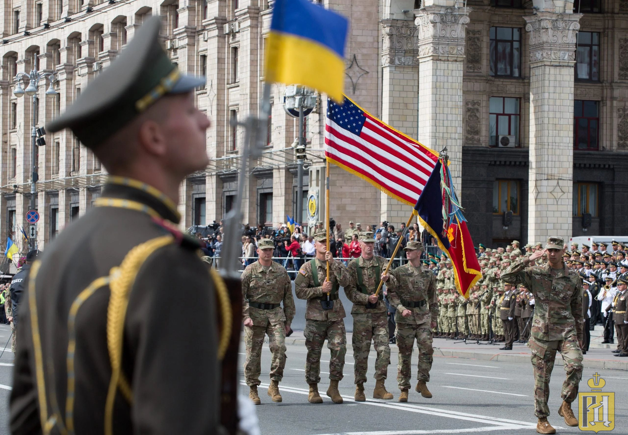 Военное иносми. США Украина. Американские войска на Украине. Солдаты на параде. Парад в Киеве.