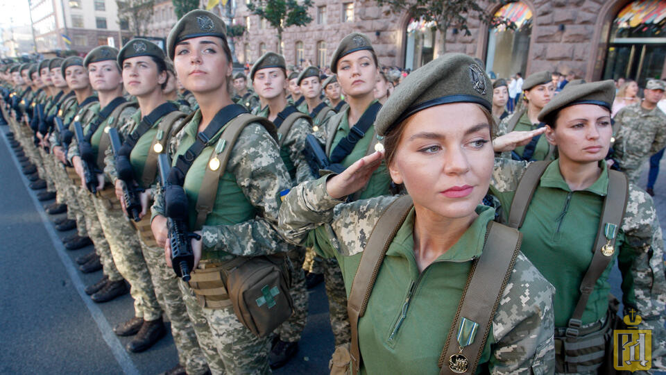 Пленные всушницы. Парад 2018. Женщина Военная Румыния. Женщины военнослужащие ВСУ. Женщины военнослужащие.