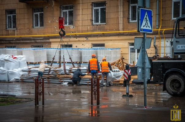 Работа на освобожденных территориях вакансии. Благоустройство территории у метро Нижегородская. Дом Ярошенко на Хитровке, Москва. Восстановление Мариуполя. Хитровская площадь 1 дом Ярошенко.